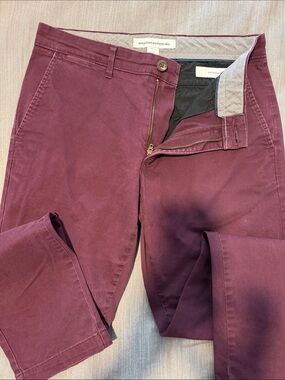 Amazon Essentials Men's Burgundy Chino Pants